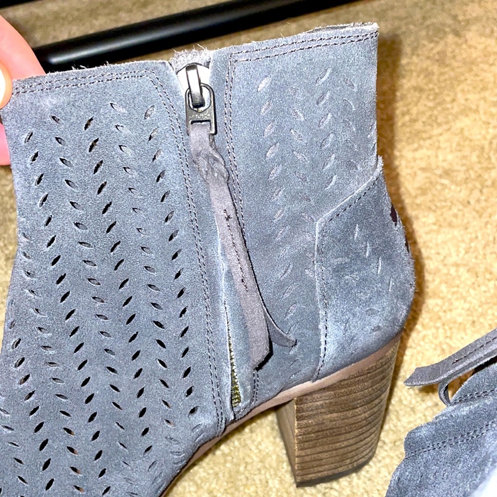 Open toe booties - Picture 3 of 5